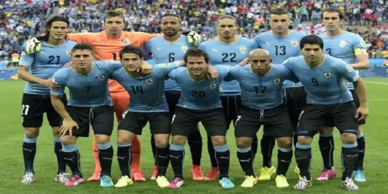 Uruguay cũng là đội giỏi với lối phòng ngự chặt chẽ, khả năng phản công sắc bén